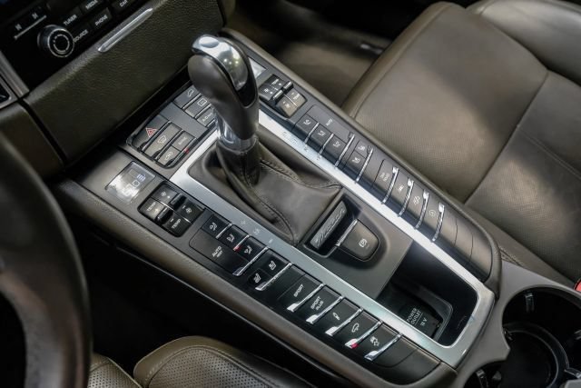 Used 2018 Porsche Macan Sport Edition AWD/4WD image 33