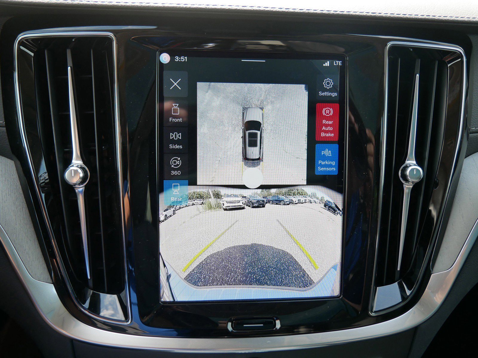 New 2026 Volvo V60 B5 Cross Country Ultra w/ Climate Package image 10