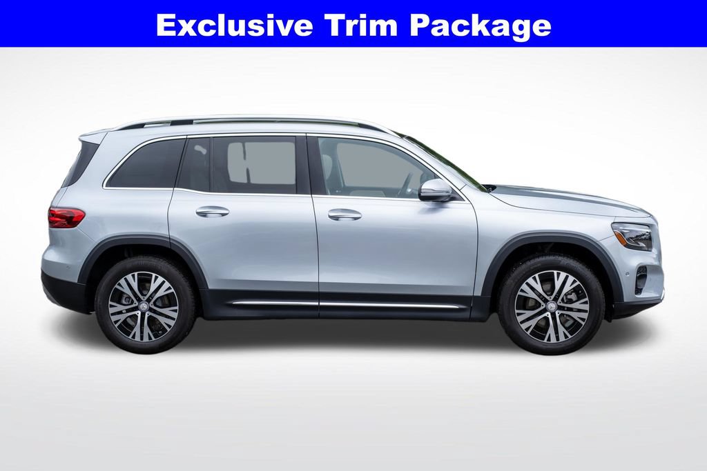 Used 2026 Mercedes-Benz GLB 250 4MATIC w/ Exclusive Package image 9