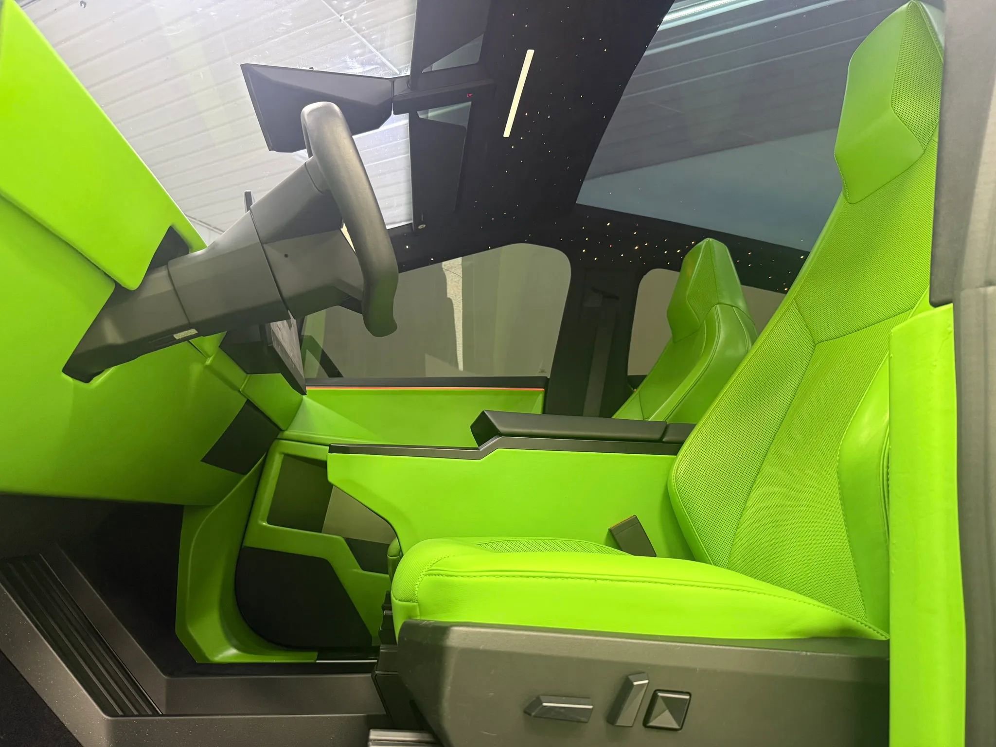 Used 2024 Tesla Cybertruck AWD Crew Cab image 15