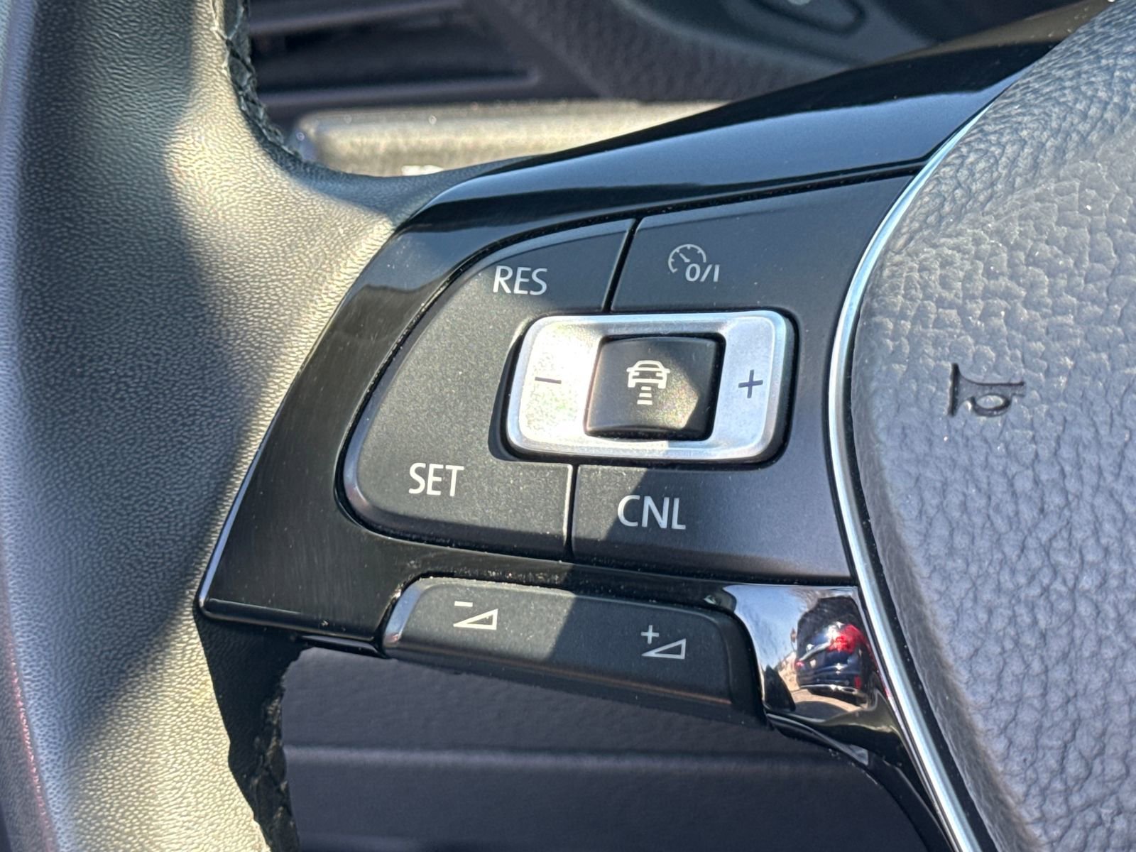 Certified 2021 Volkswagen Passat 2.0T SE image 32