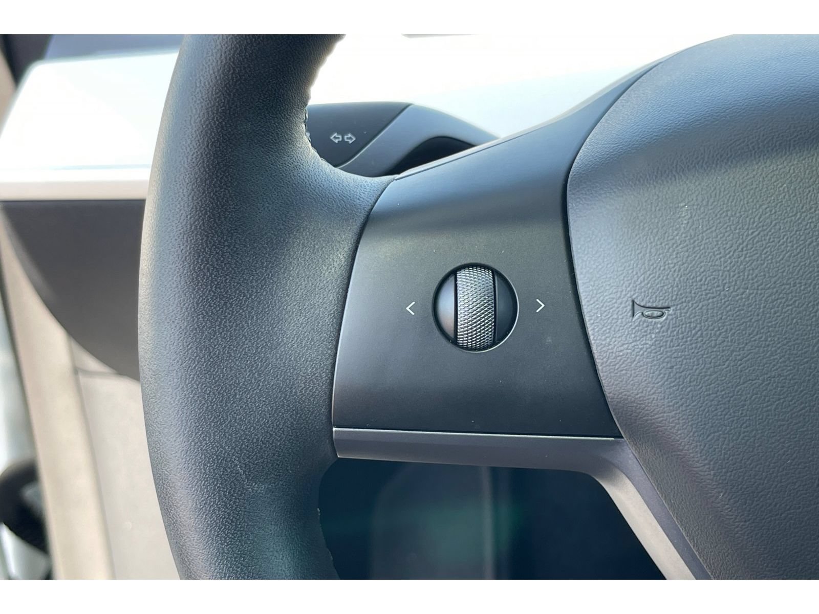 Used 2025 Tesla Model Y Long Range AWD/4WD image 35