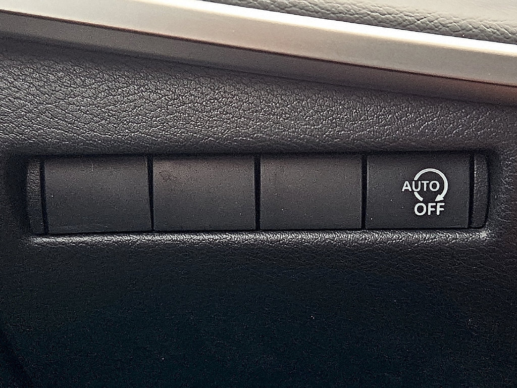 Used 2025 Nissan Kicks S FWD image 21