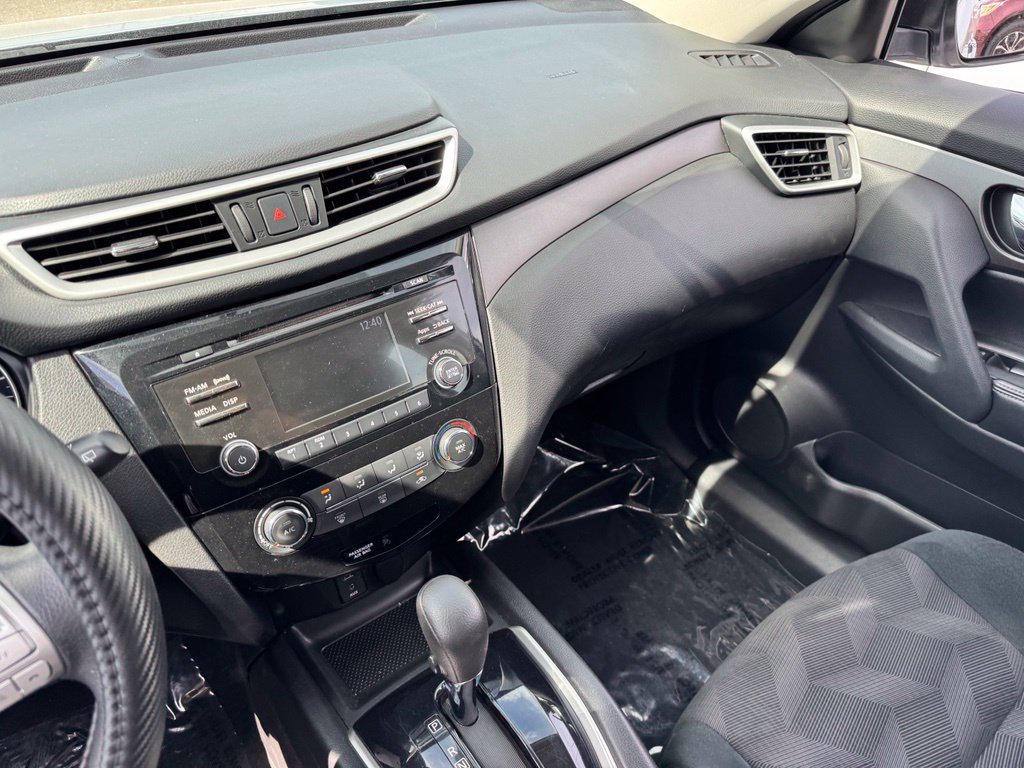 Used 2015 Nissan Rogue S AWD/4WD image 24
