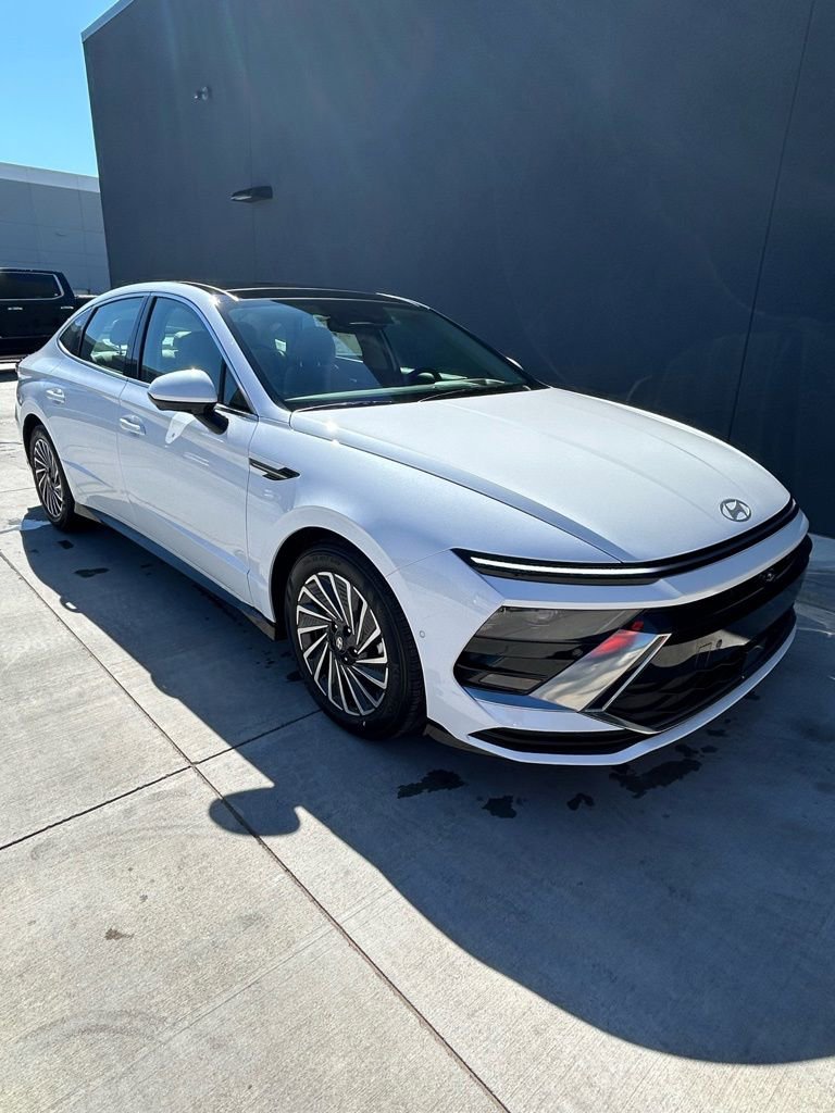New 2026 Hyundai Sonata Limited FWD image 2