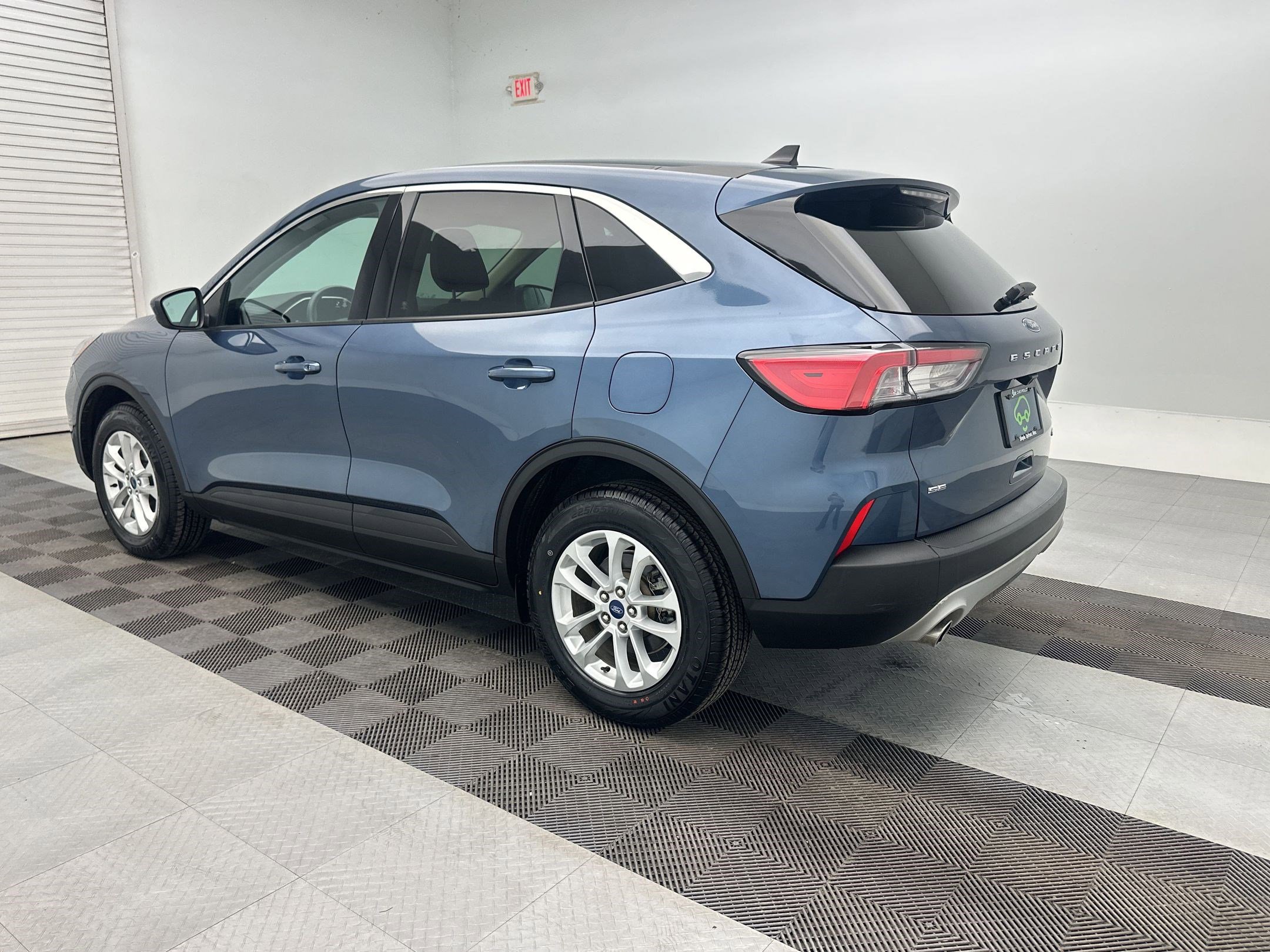 Used 2020 Ford Escape SE image 3