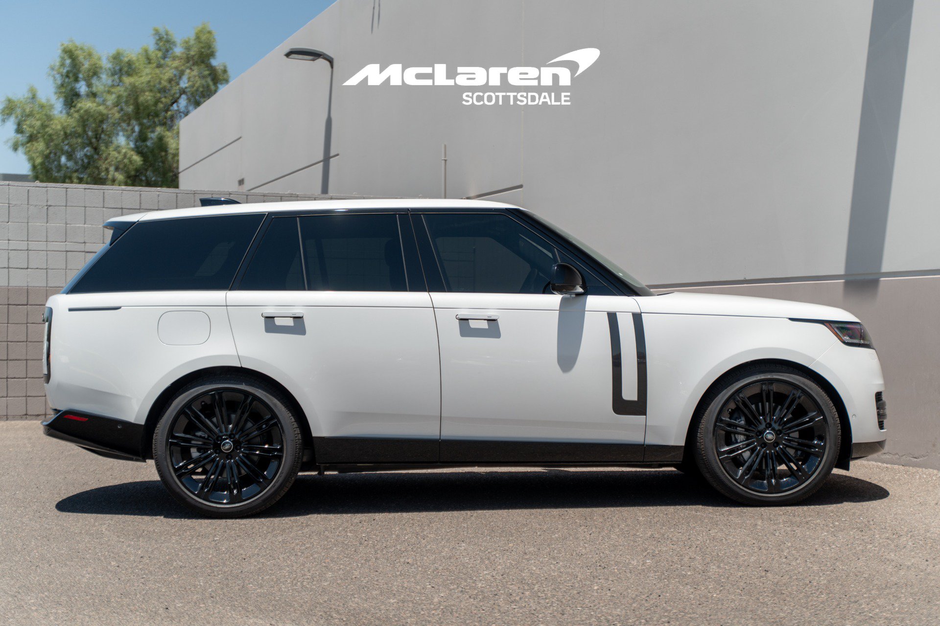 Used 2025 Land Rover Range Rover SE AWD/4WD image 8
