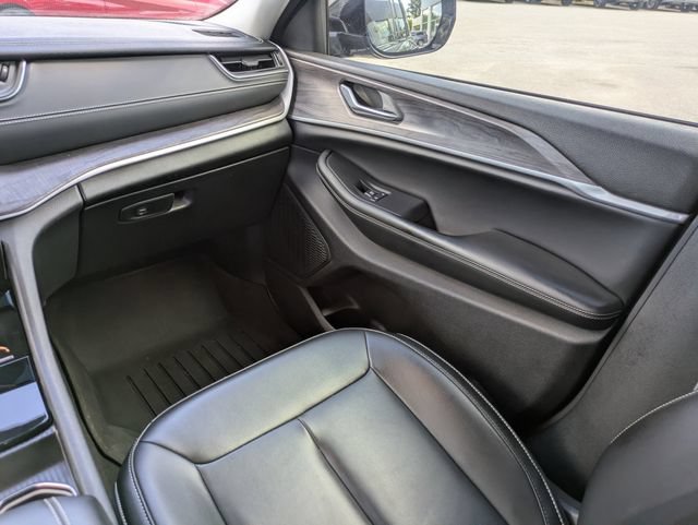 Used 2024 Jeep Grand Cherokee Limited AWD/4WD image 17