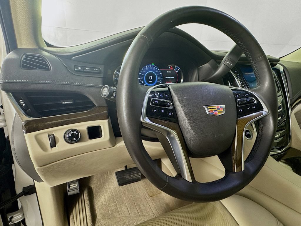 Used 2018 Cadillac Escalade Luxury RWD image 12