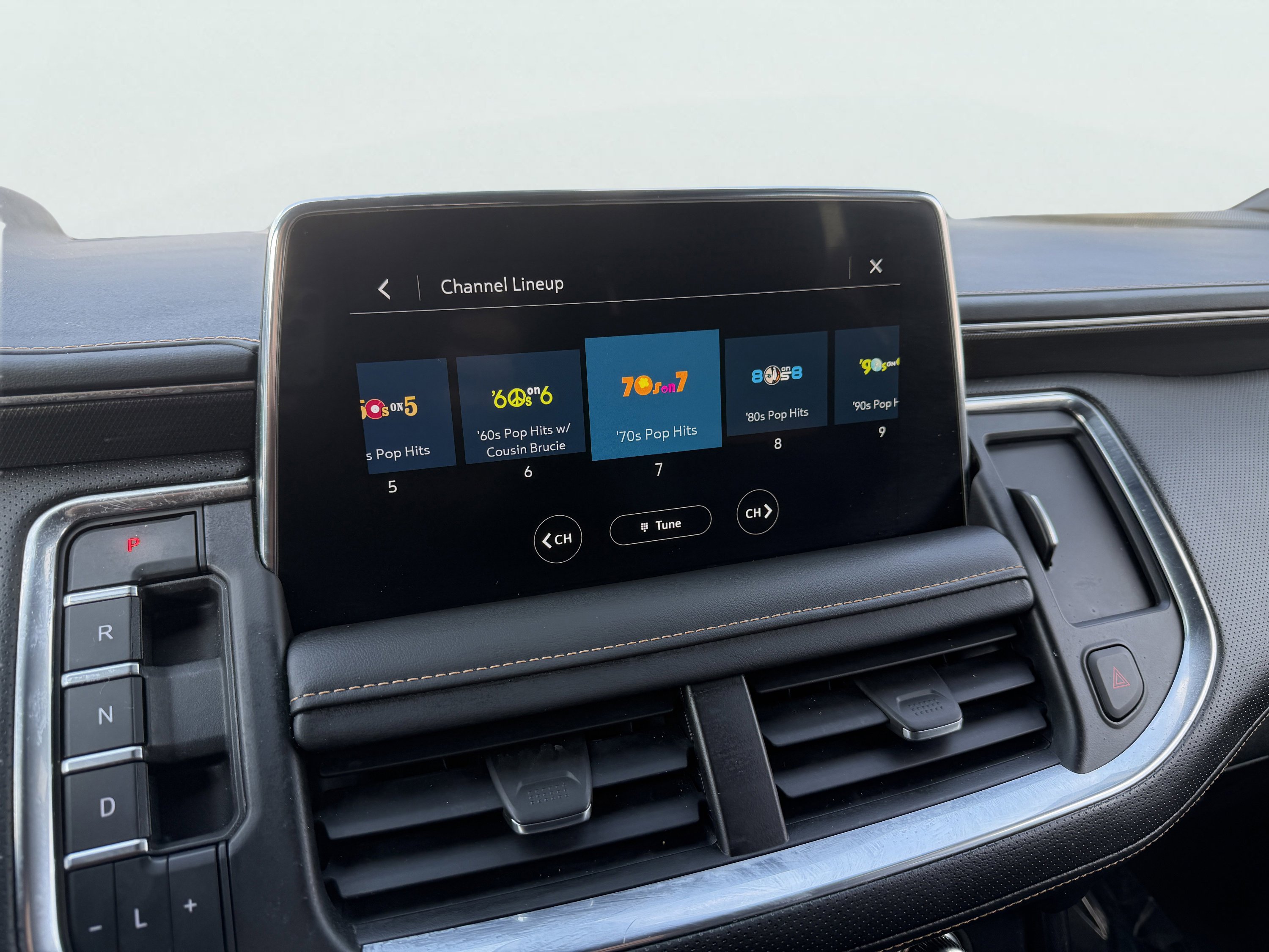 Used 2021 GMC Yukon AT4 w/ Technology Package image 25