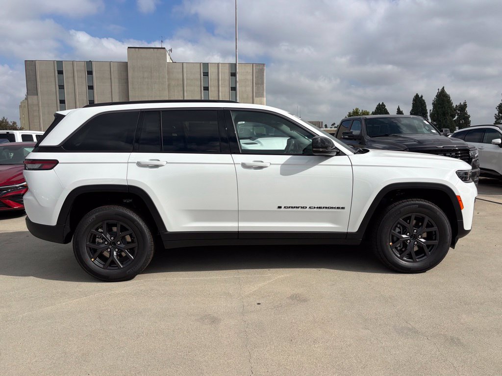 New 2027 Jeep Grand Cherokee Altitude AWD/4WD image 2