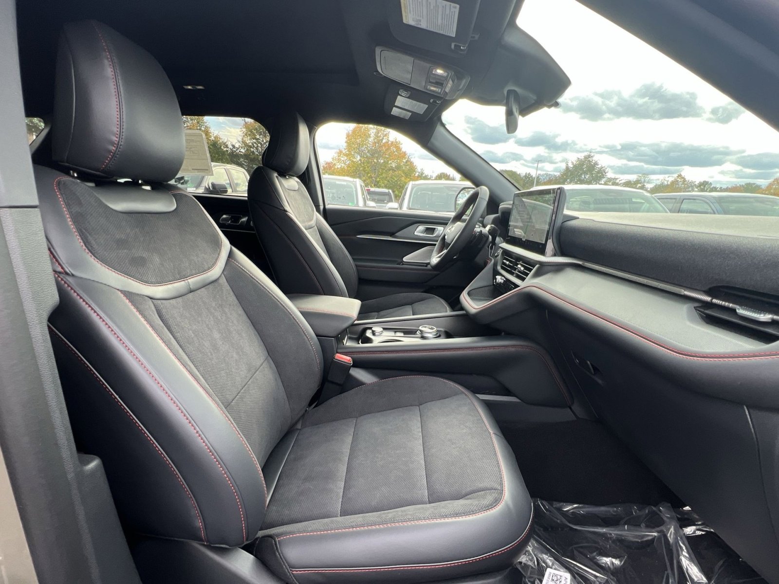 New 2026 Ford Explorer ST w/ Sun And Sound Package image 28