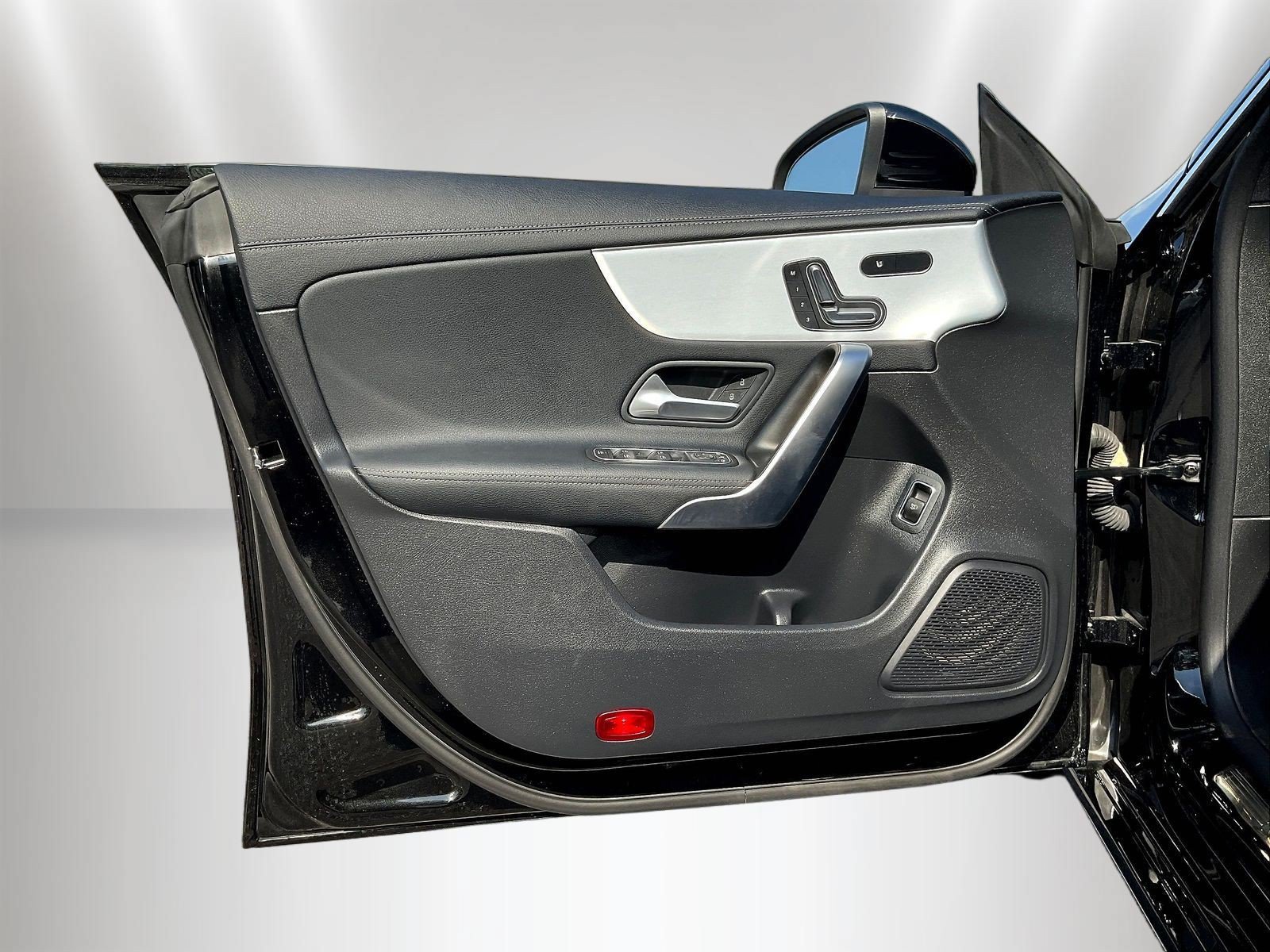 Used 2025 Mercedes-Benz CLA 250 4MATIC image 21