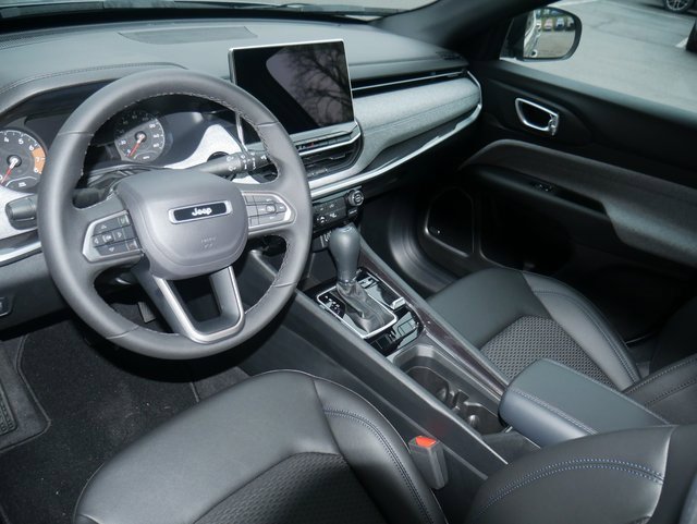 Used 2024 Jeep Compass Latitude w/ Sun and Sound Group image 16