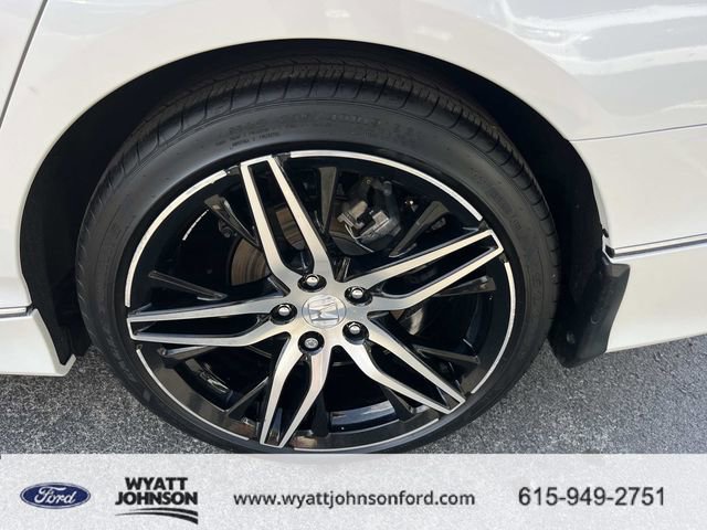Used 2022 Honda Accord Touring image 11