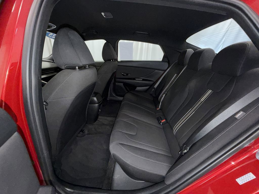 Used 2025 Hyundai Elantra Sport image 12
