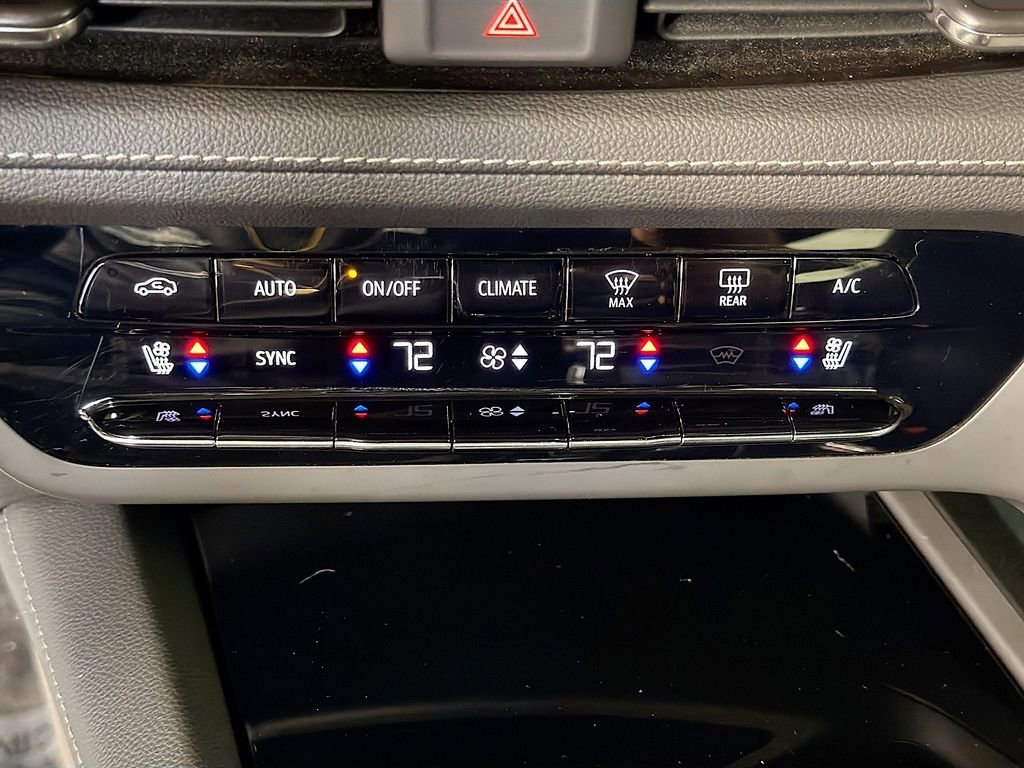 Used 2023 Buick Envision Avenir image 17