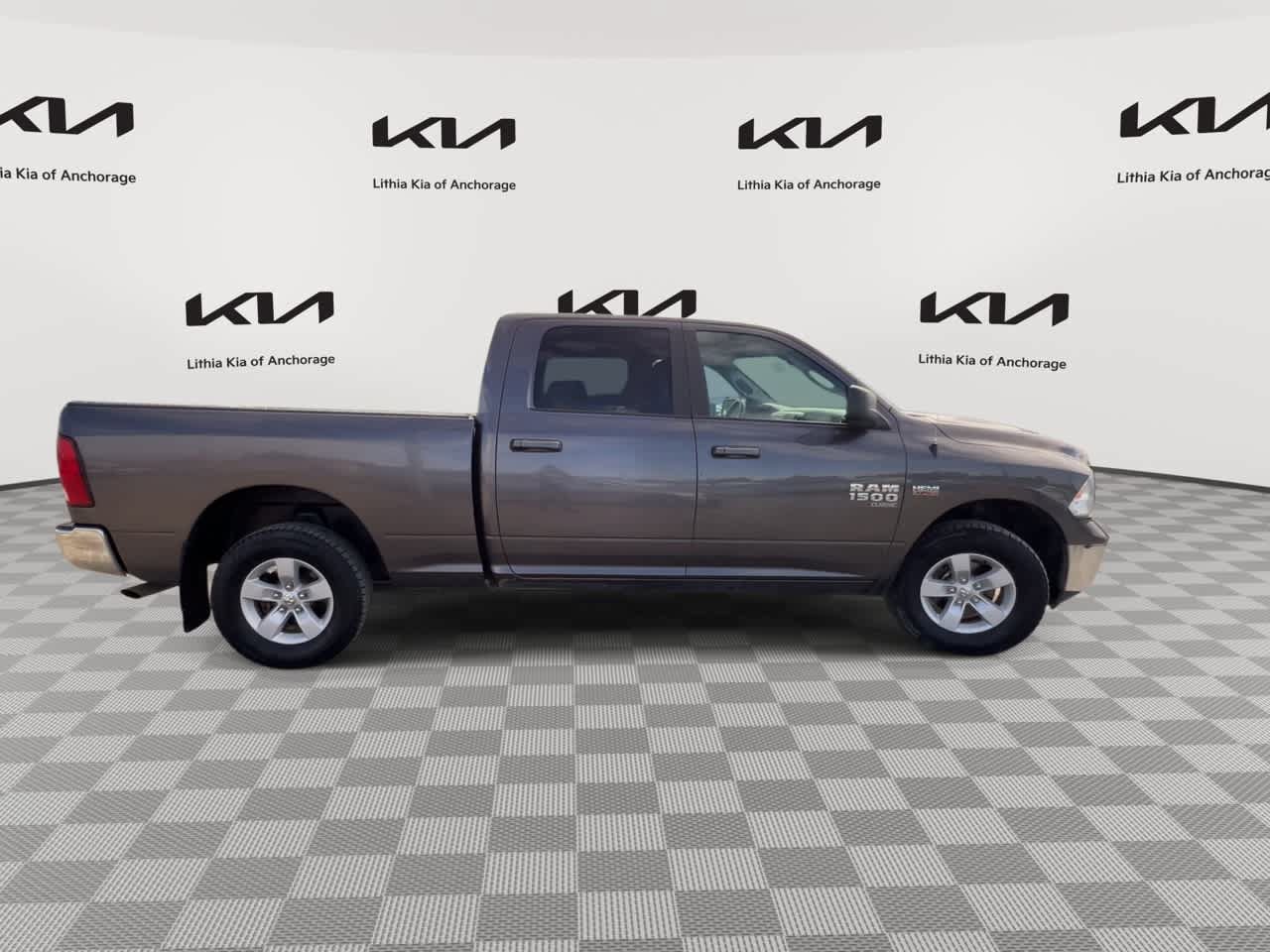 Used 2019 RAM 1500 Classic SLT AWD/4WD image 9
