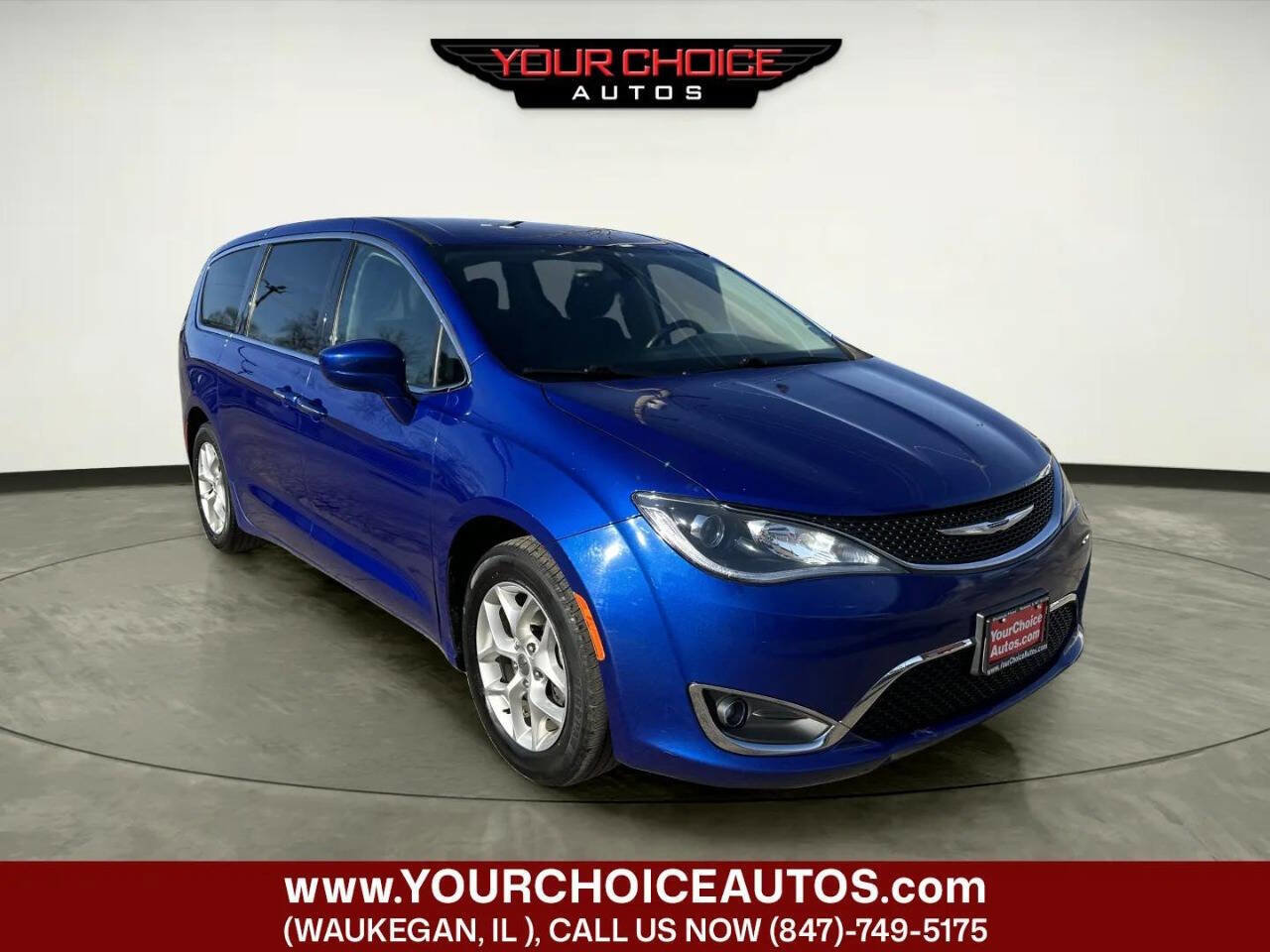 Used 2019 Chrysler Pacifica Touring Plus w/ Tire & Wheel Group FWD image 7