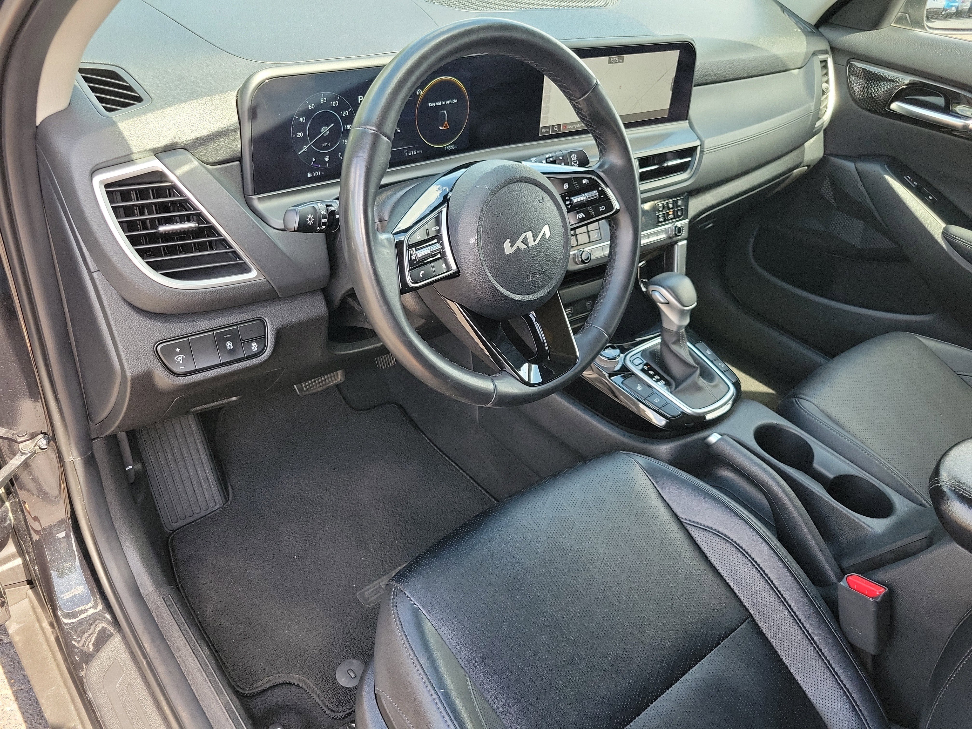 Used 2024 Kia Seltos EX image 3