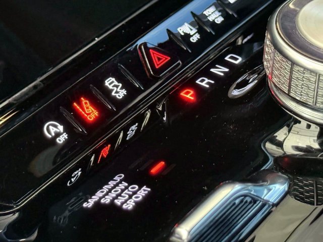 Used 2023 Jeep Wagoneer Series II AWD/4WD image 32