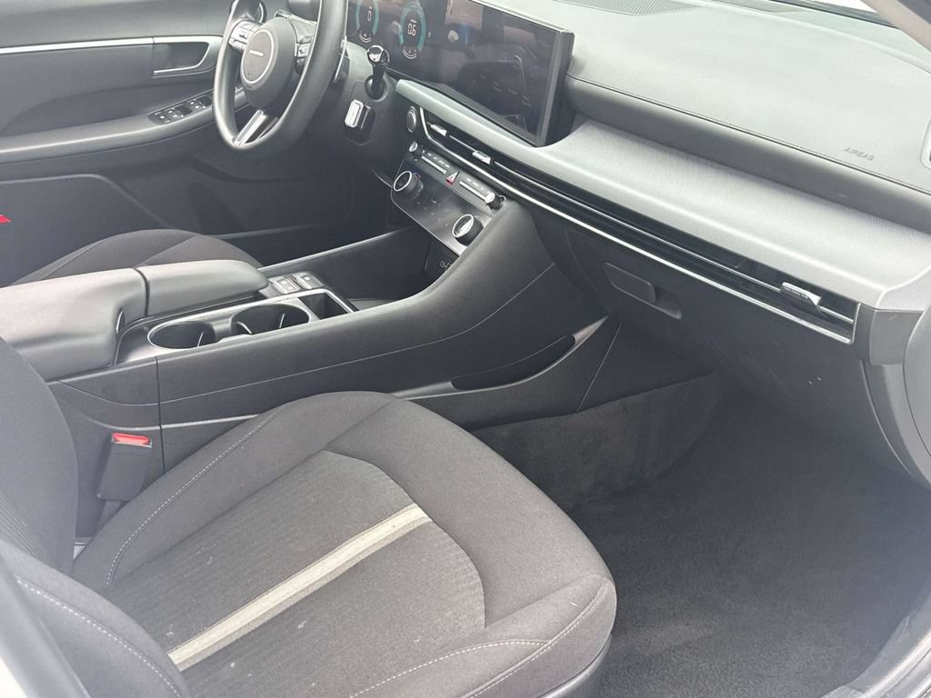 Used 2025 Hyundai Sonata SEL FWD image 32