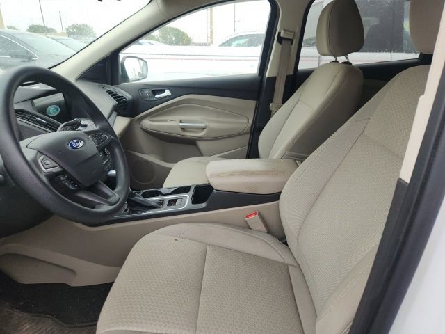 Used 2017 Ford Escape SE w/ Equipment Group 201A image 3