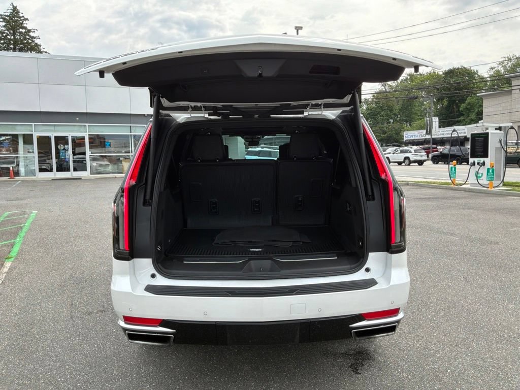 Used 2023 Cadillac Escalade ESV Premium Luxury w/ LPO, Floor Liner Package AWD/4WD image 19