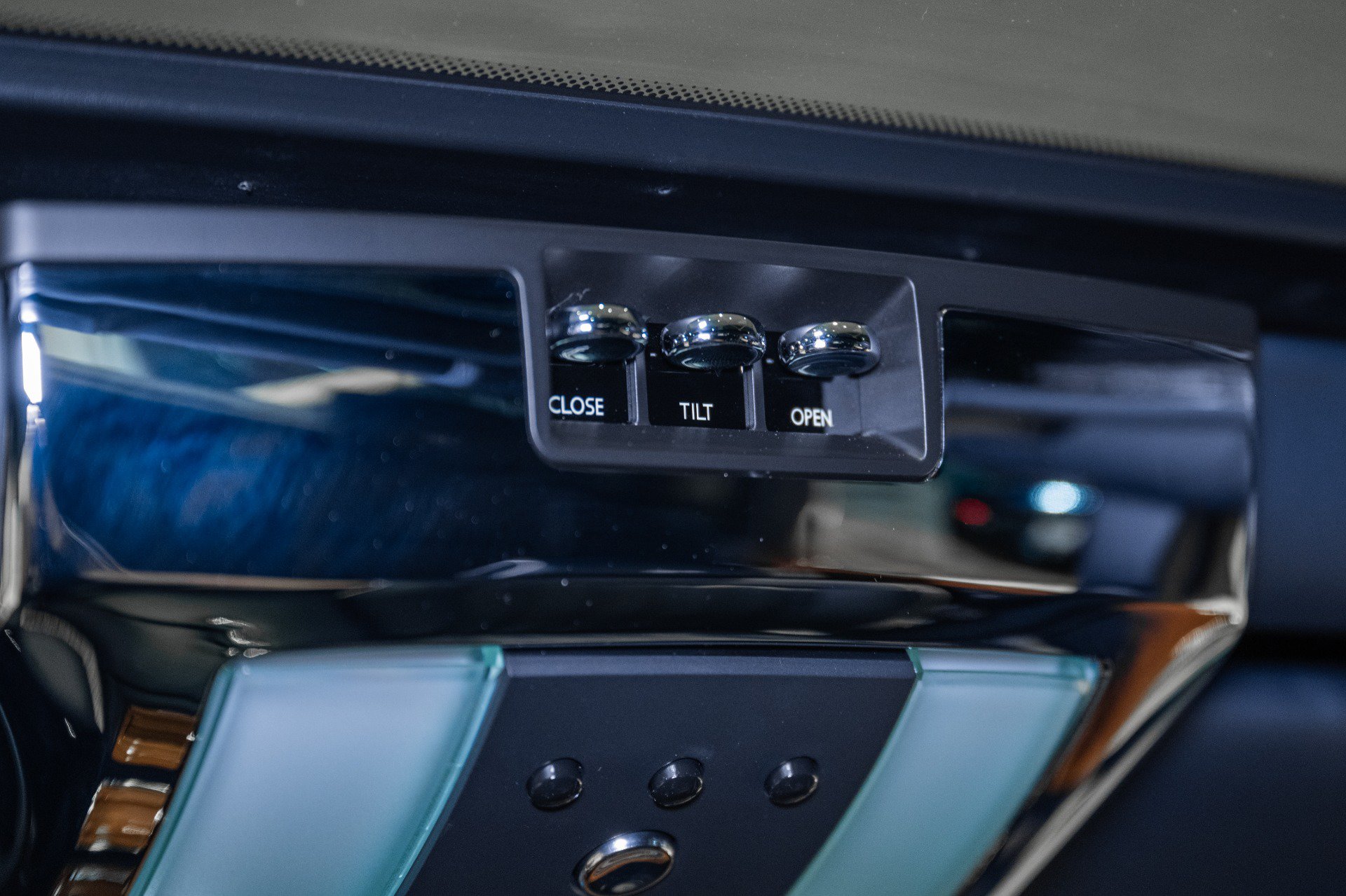 Used 2011 Rolls-Royce Phantom Sedan RWD image 77