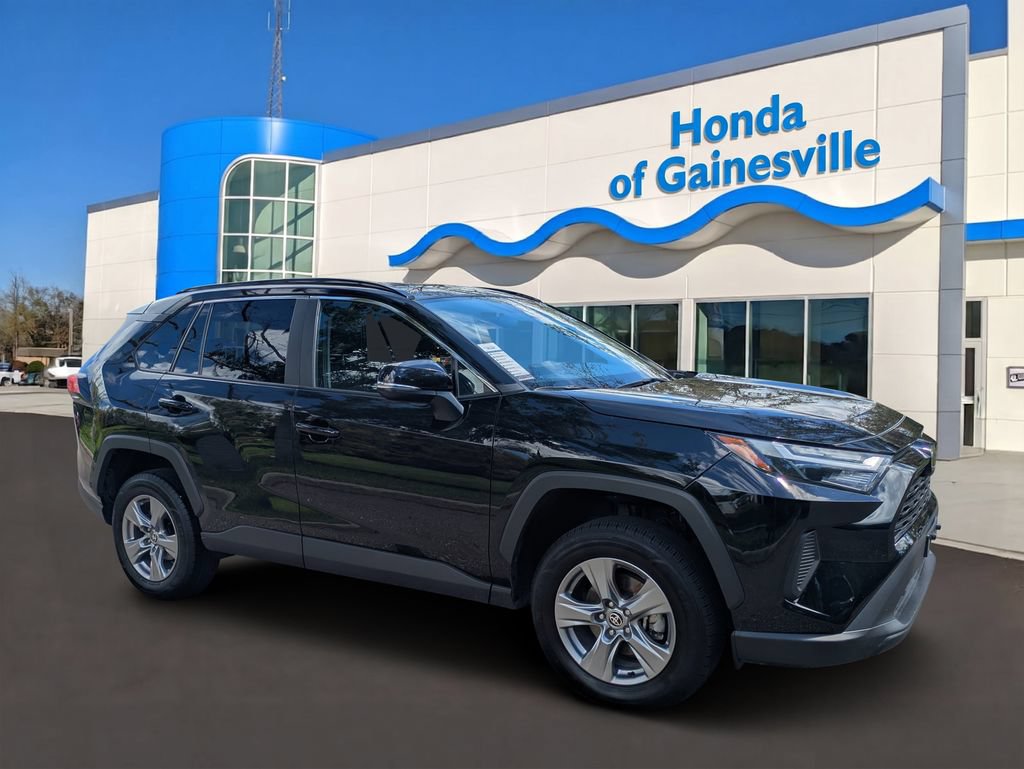 Used 2025 Toyota RAV4 XLE FWD image 1