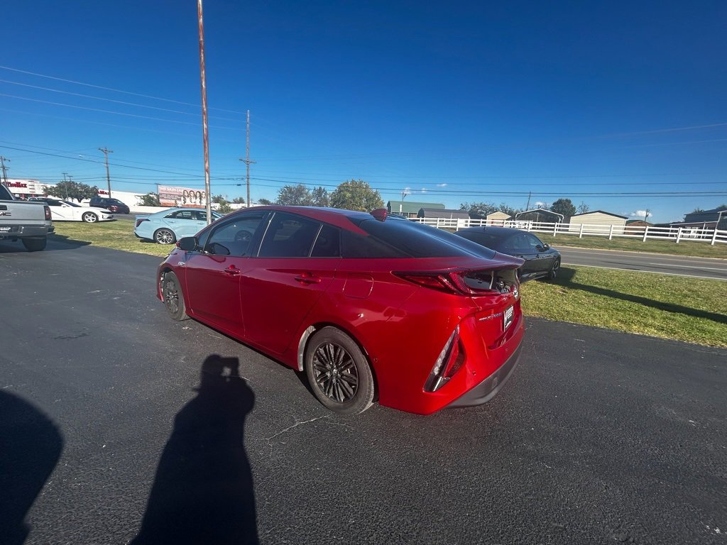 Used 2017 Toyota Prius Prime Advanced image 5