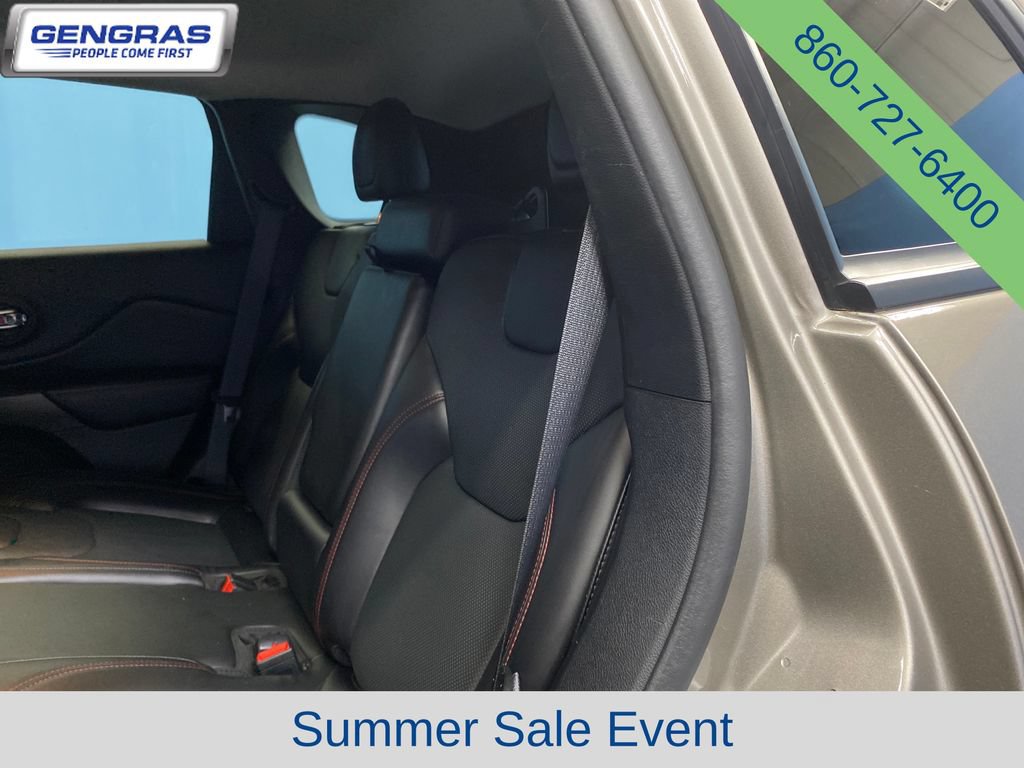 Used 2020 Jeep Cherokee Trailhawk AWD/4WD image 26