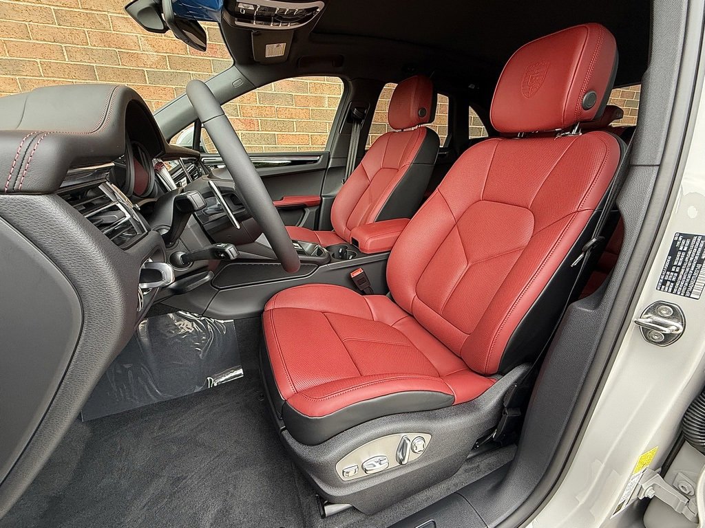 New 2026 Porsche Macan image 5