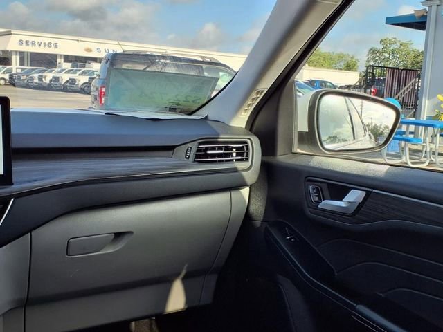 Certified 2023 Ford Escape SE w/ PHEV Premium Package image 18