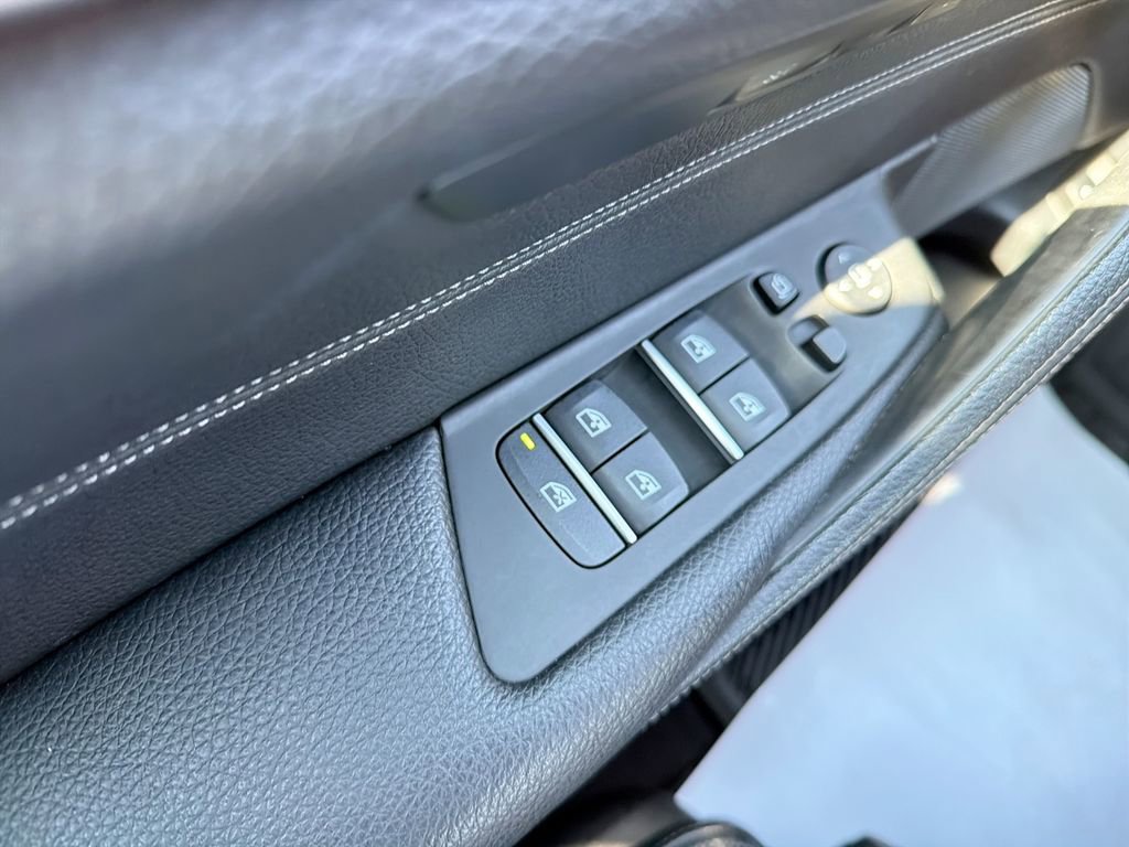 Used 2019 BMW 530i xDrive w/ Convenience Package image 18