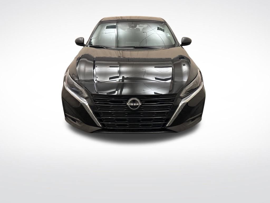 Used 2024 Nissan Altima 2.5 SV image 2