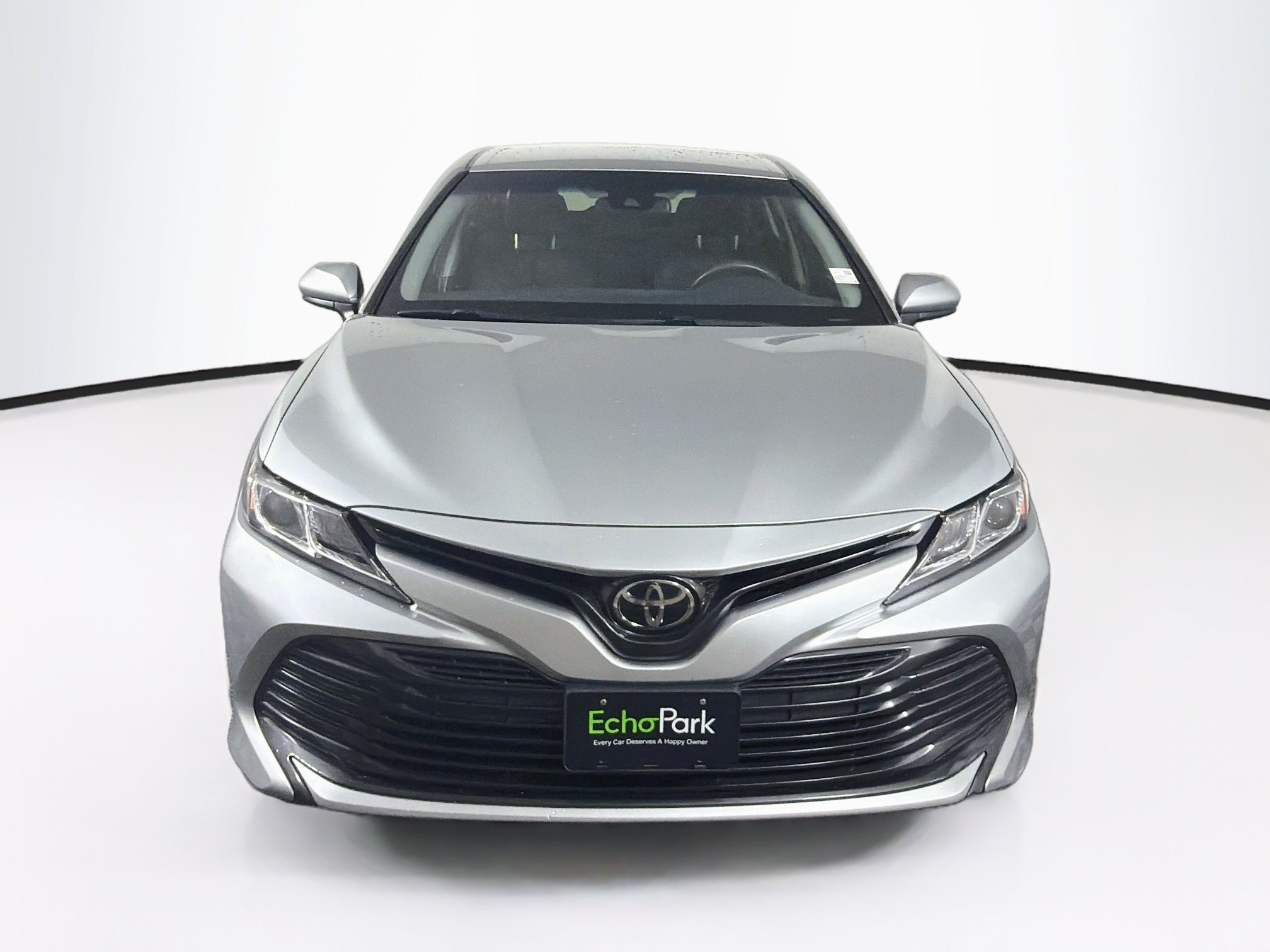 Used 2018 Toyota Camry LE FWD image 2