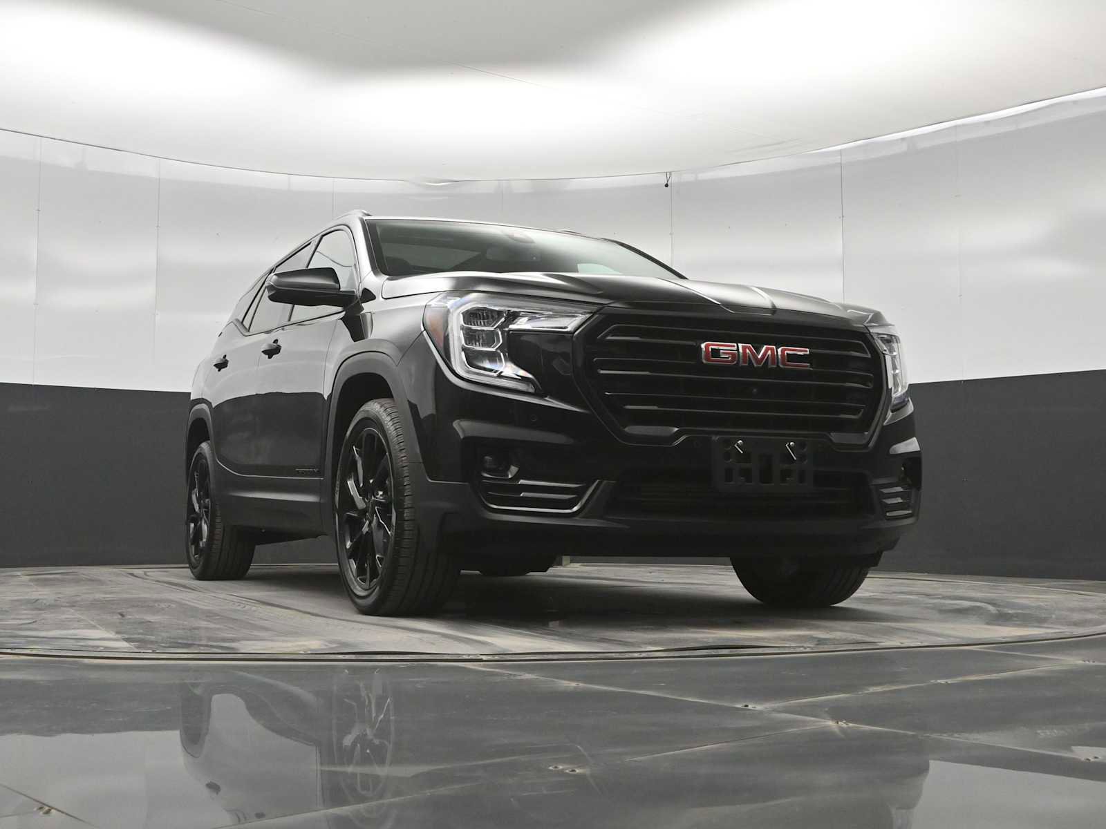 Used 2024 GMC Terrain SLT w/ Tech Package AWD/4WD image 31