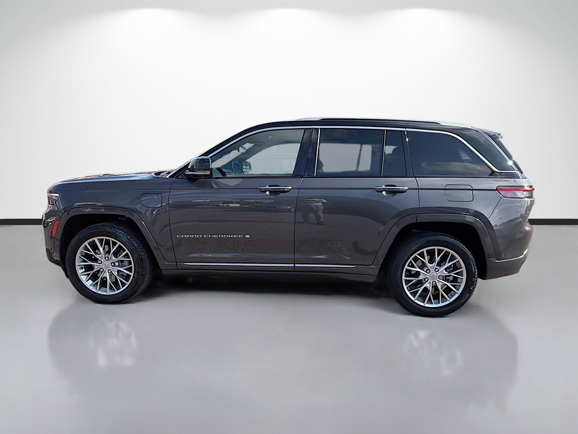 Used 2024 Jeep Grand Cherokee Summit w/ Advanced Protech Group IV image 6