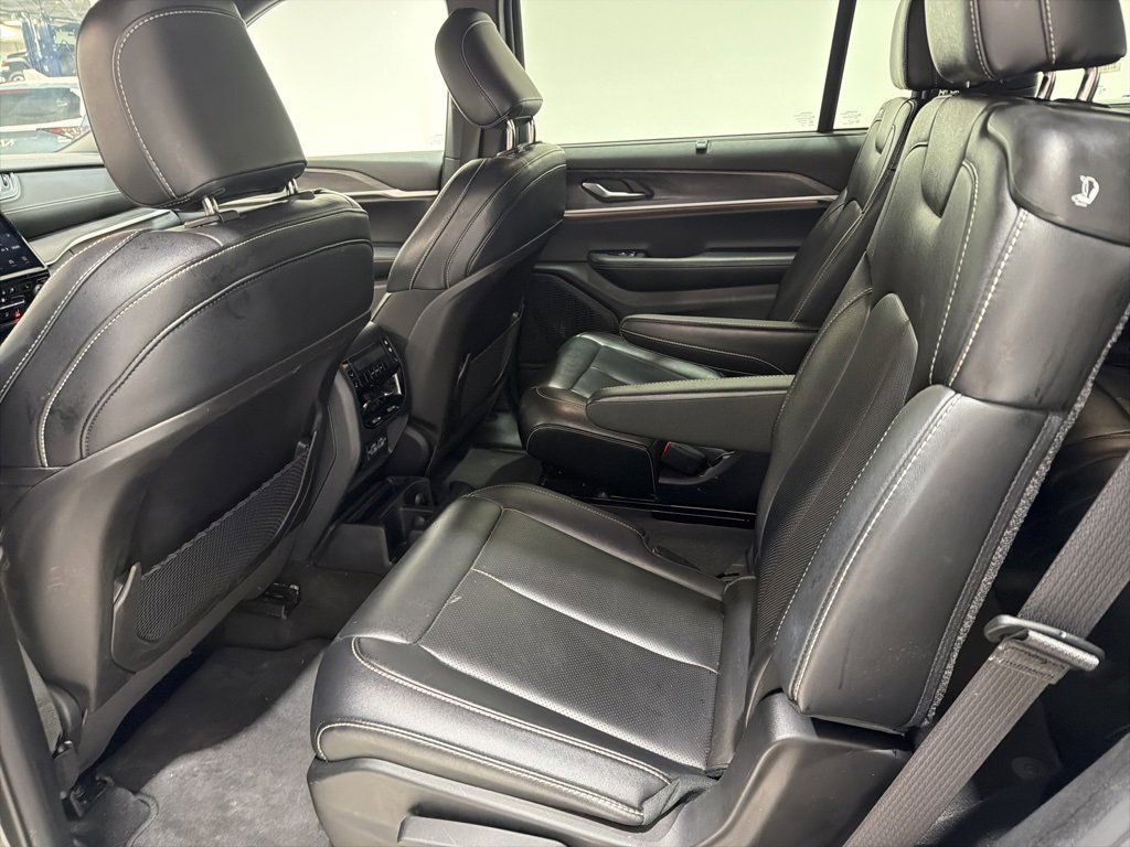 Used 2024 Jeep Grand Cherokee L Limited w/ Luxury Tech Group II image 24