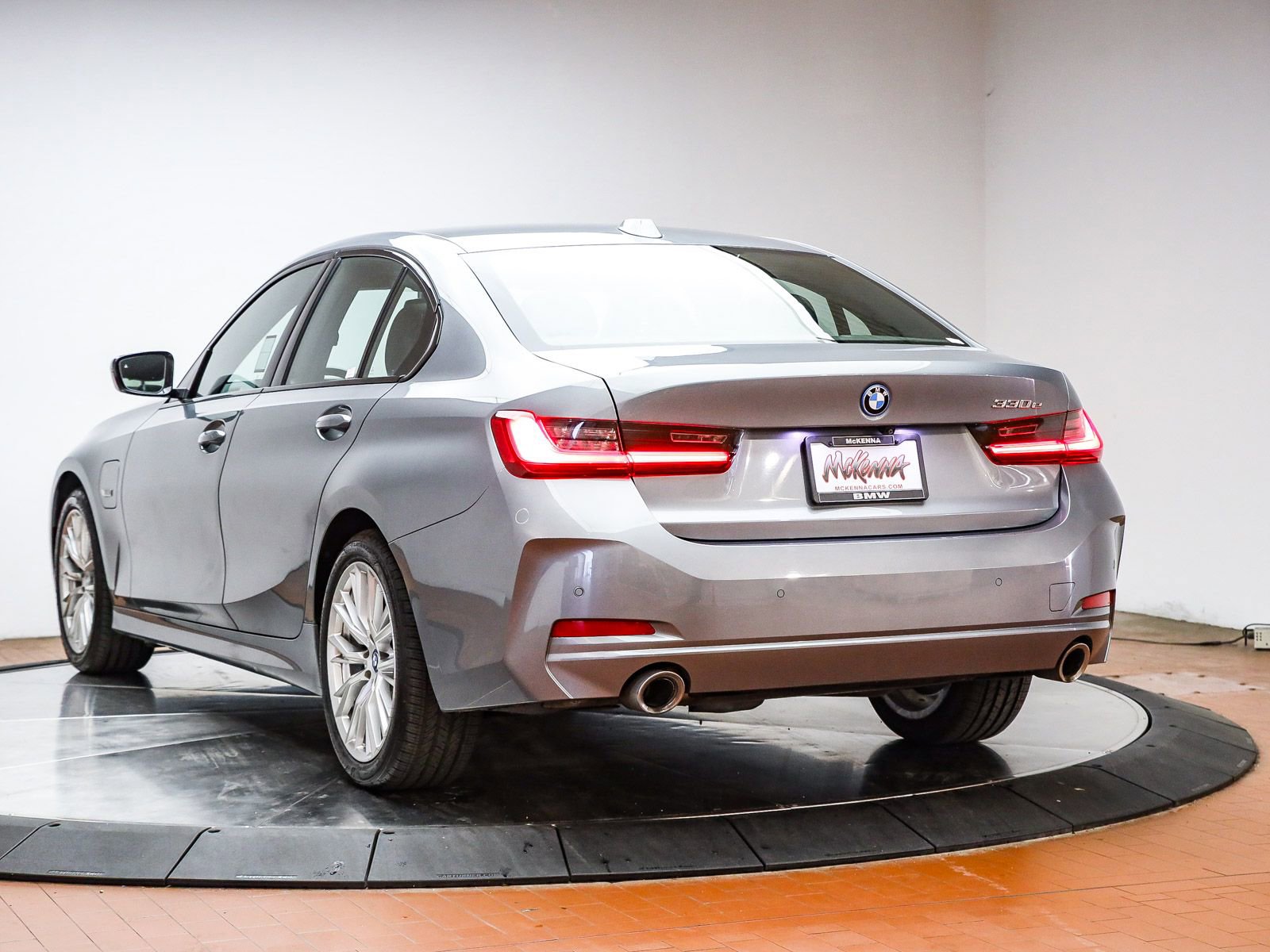Used 2023 BMW 330e w/ Driving Assistance Package RWD image 15