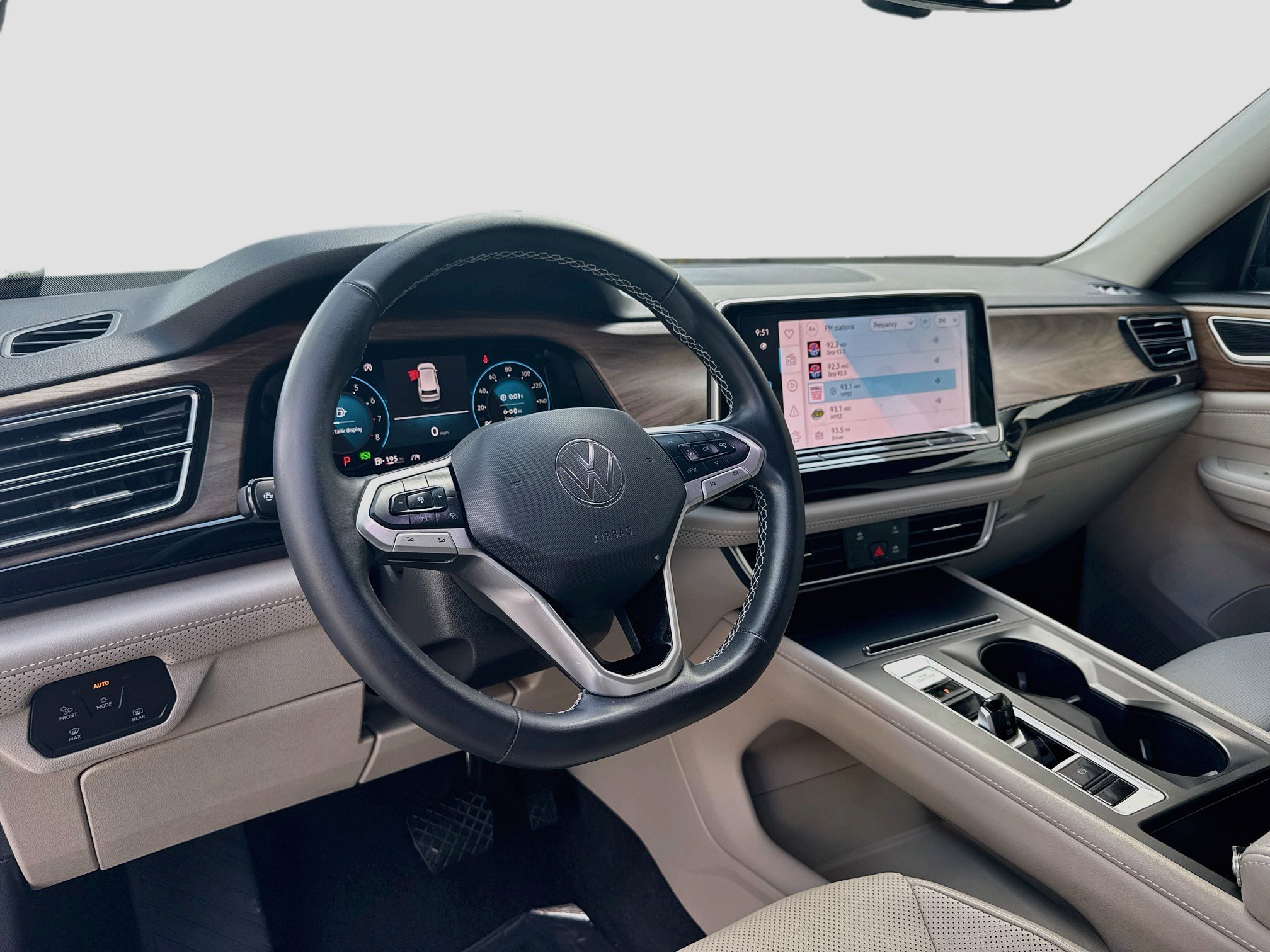 Used 2024 Volkswagen Atlas SE FWD image 9