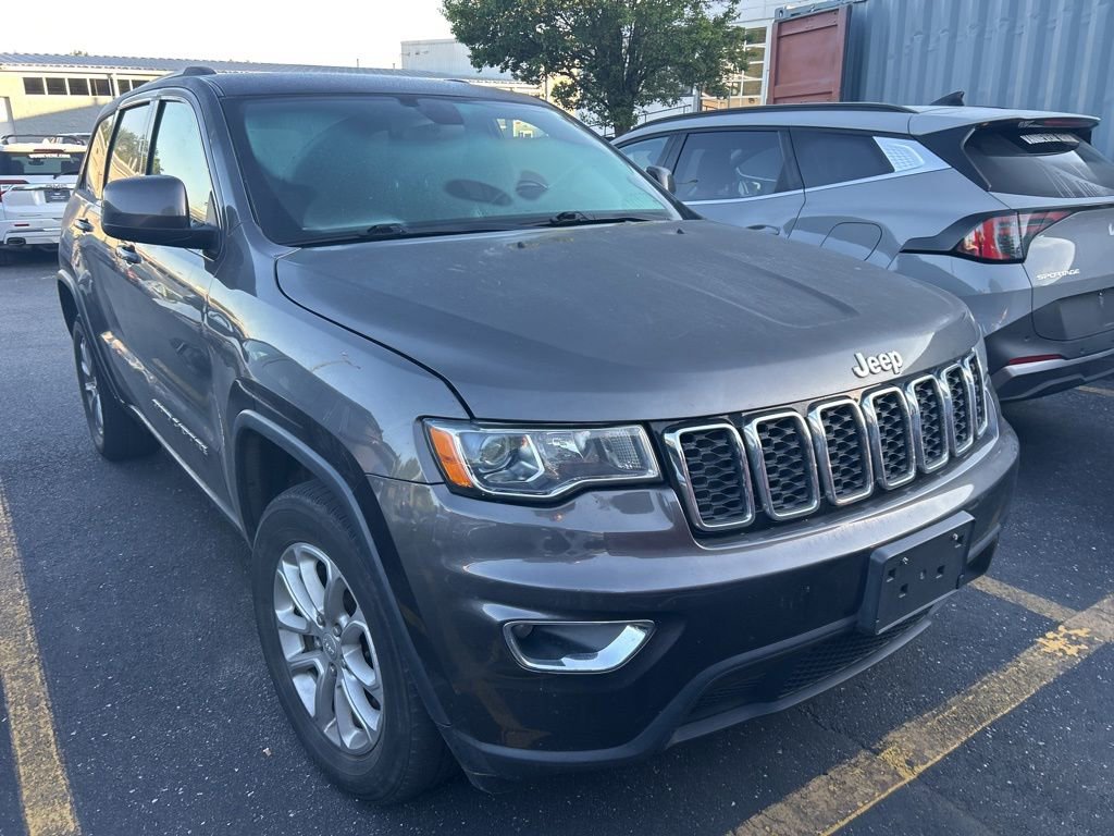 Used 2021 Jeep Grand Cherokee Laredo AWD/4WD image 3