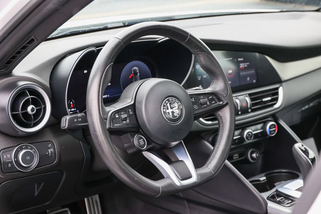 Used 2024 Alfa Romeo Giulia Ti AWD/4WD image 38