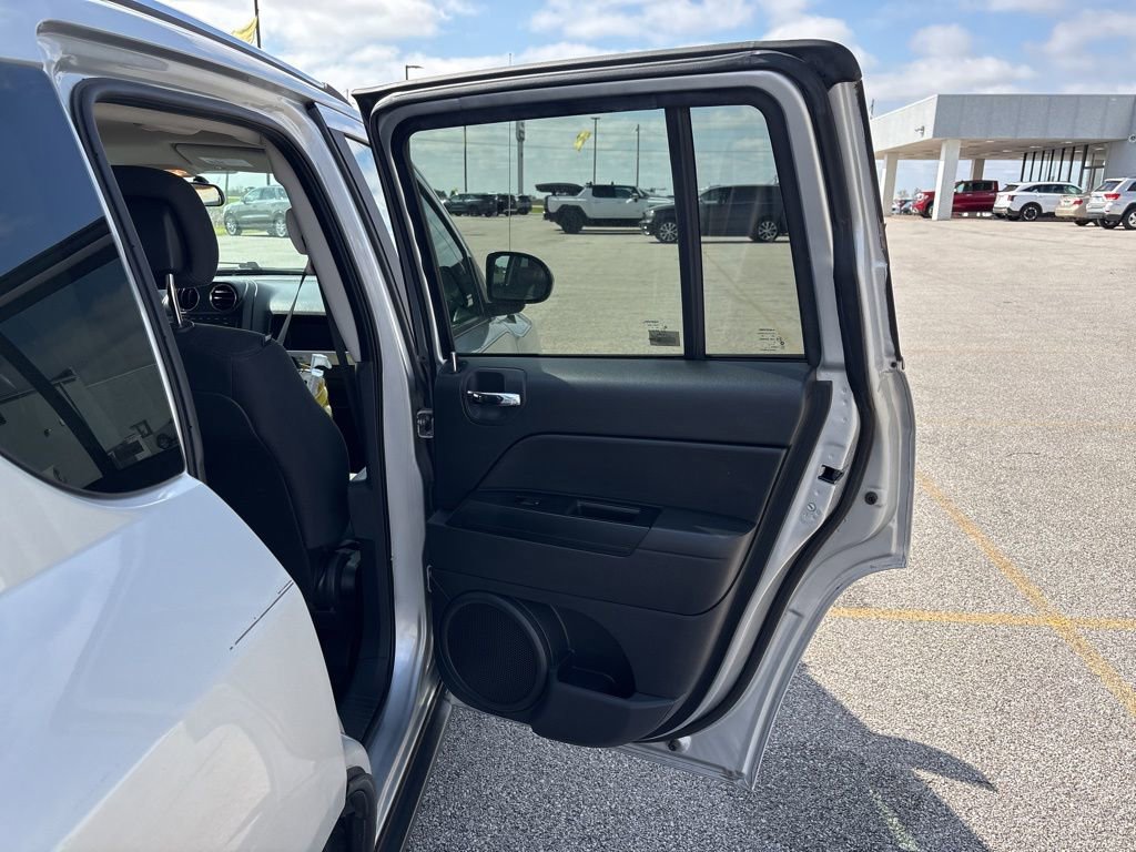 Used 2014 Jeep Compass Sport image 12