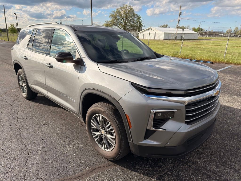 Used 2025 Chevrolet Traverse LT AWD/4WD image 8