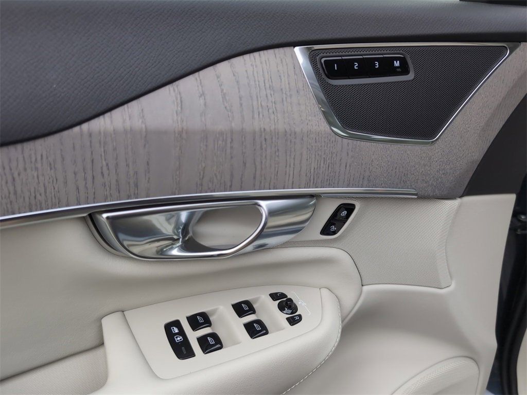 New 2025 Volvo XC90 B6 Plus w/ Protection Package Premier image 19