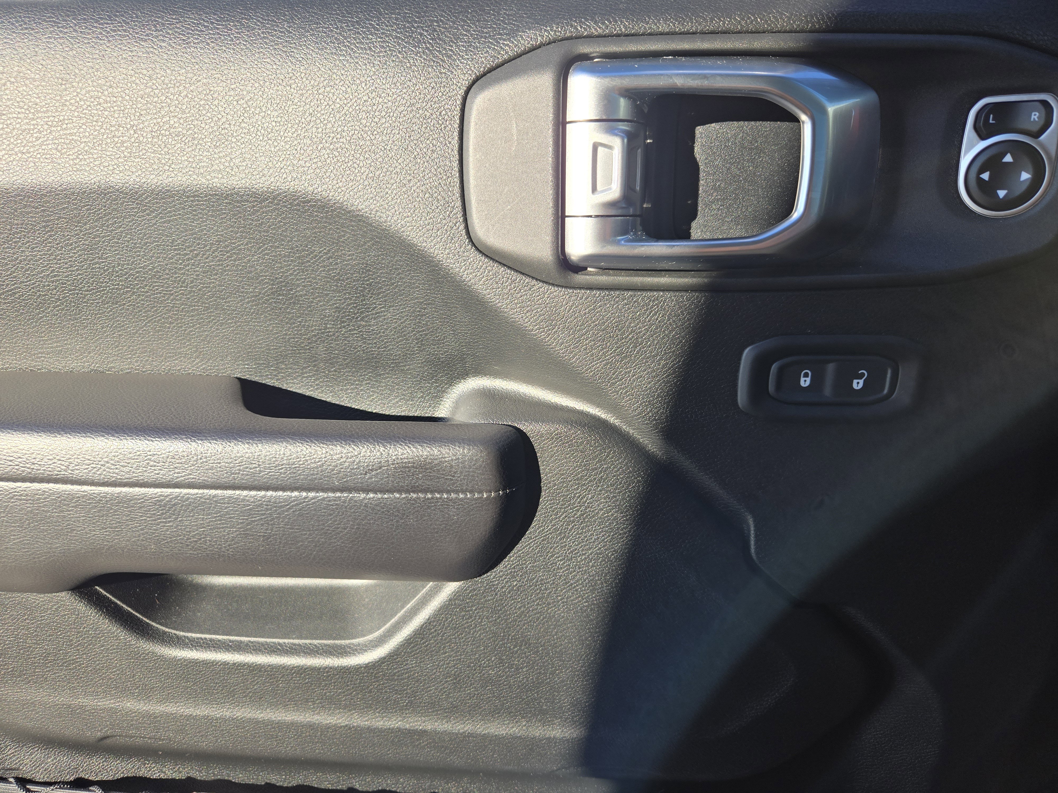 Used 2020 Jeep Gladiator Rubicon w/ Cold Weather Group image 25