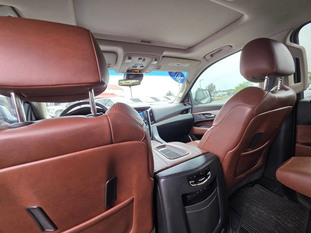 Used 2018 Cadillac Escalade Premium Luxury AWD/4WD image 16