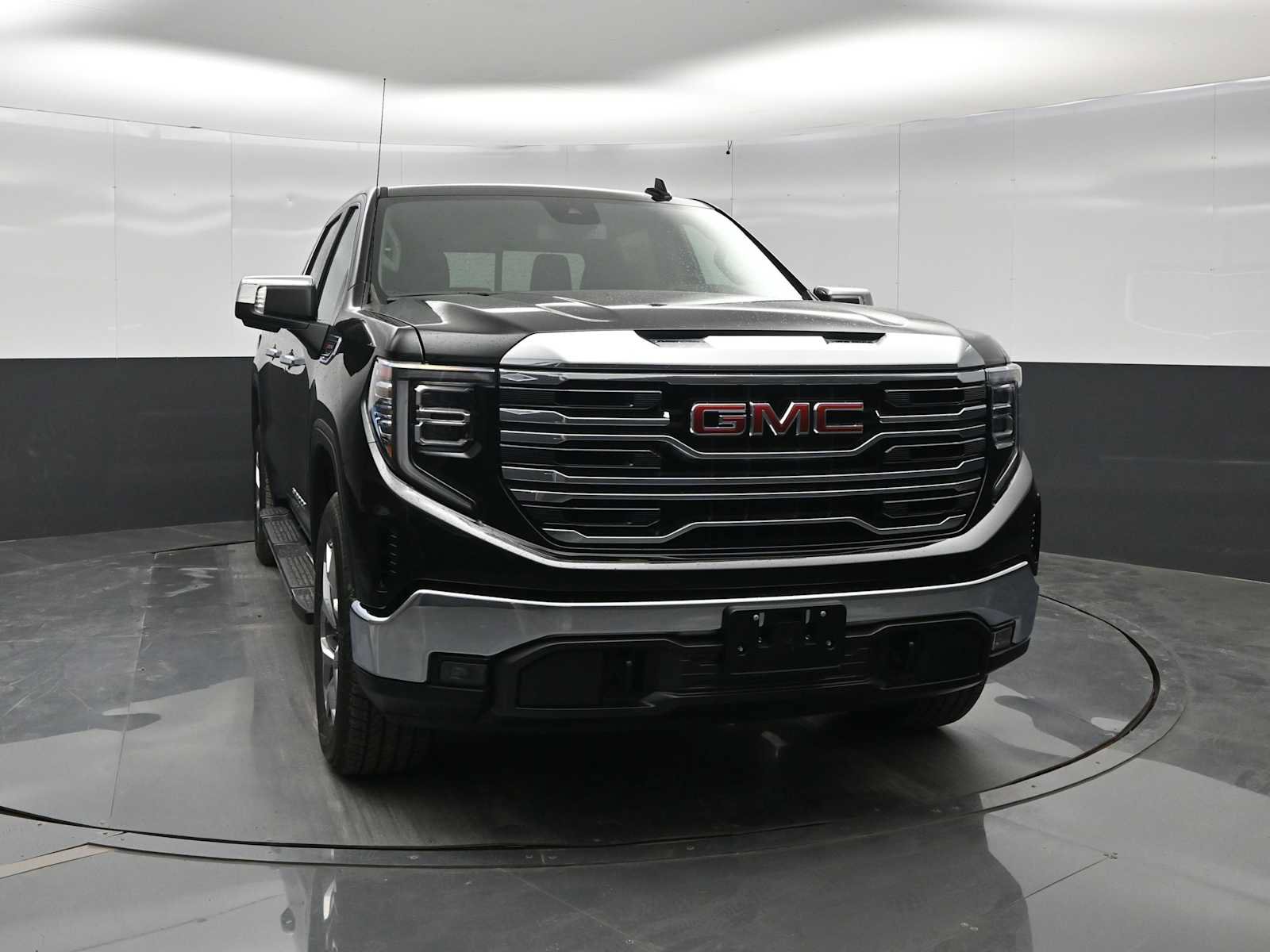 New 2026 GMC Sierra 1500 SLT w/ SLT Premium Package AWD/4WD image 2